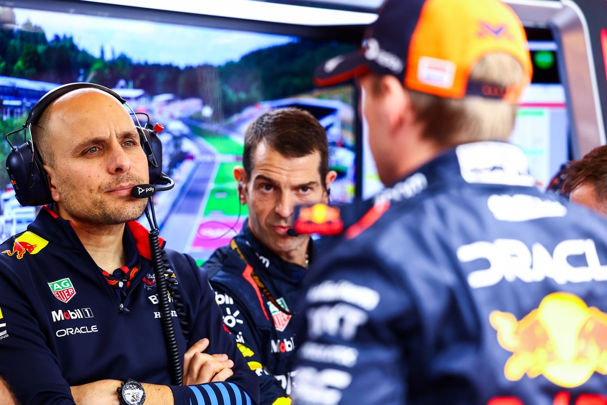 Red Bull: ‘We don't want to play ping-pong with McLaren over Gianpiero Lambiase’s role’ source thumbnail