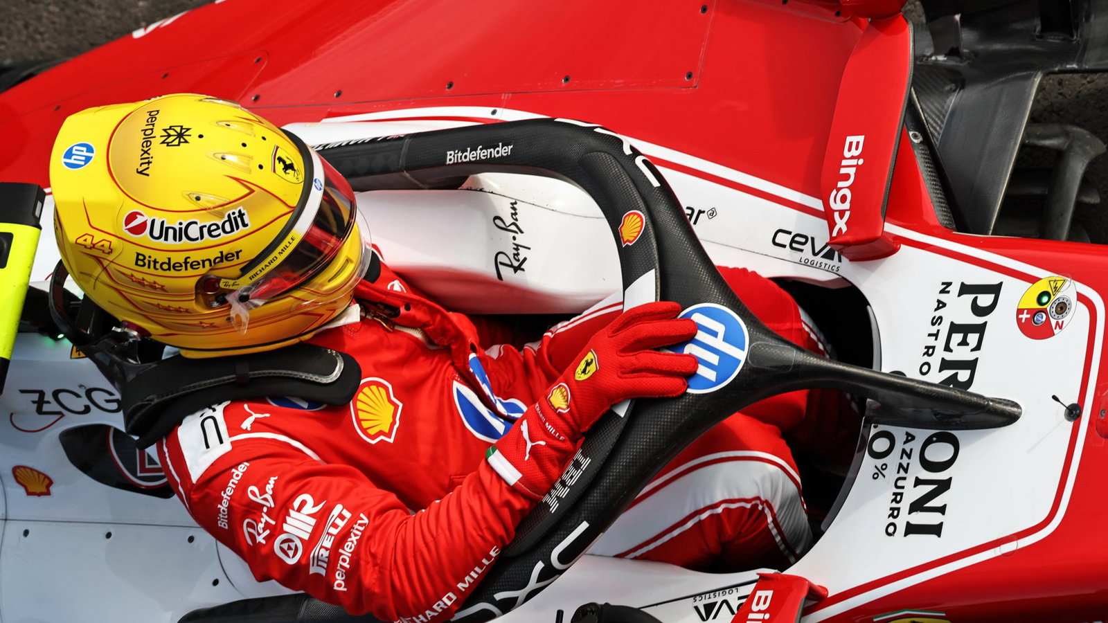 What Ferrari told Lewis Hamilton before costly Oscar Piastri block thumbnail