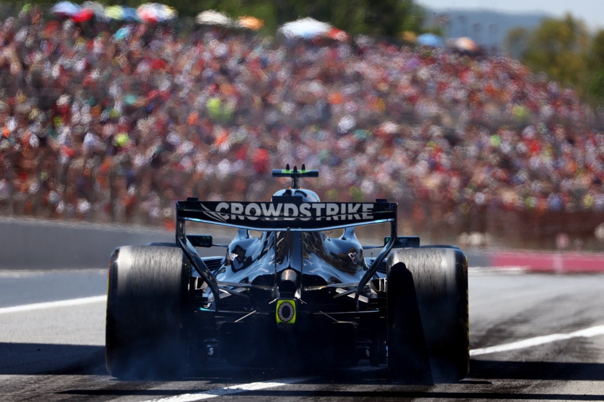 Mercedes forced to tweak F1 diffuser after rival complaints source thumbnail