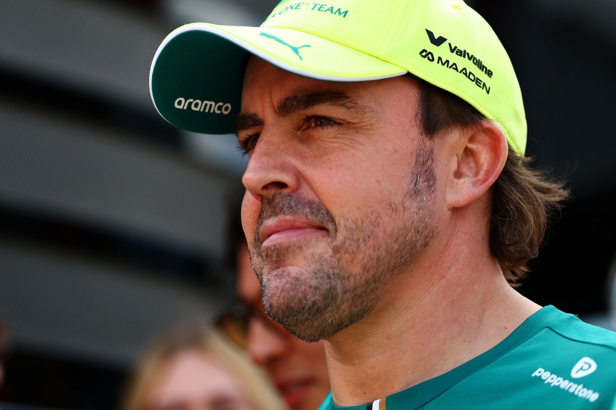 Fernando Alonso Spotted Driving His $5.9 Million Lamborghini Hypercar Through Monaco thumbnail
