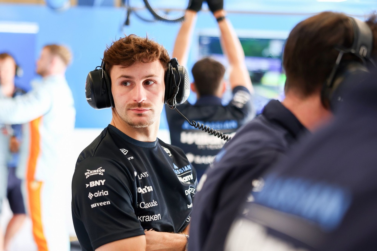 What life is like as a Williams F1 simulator driver thumbnail