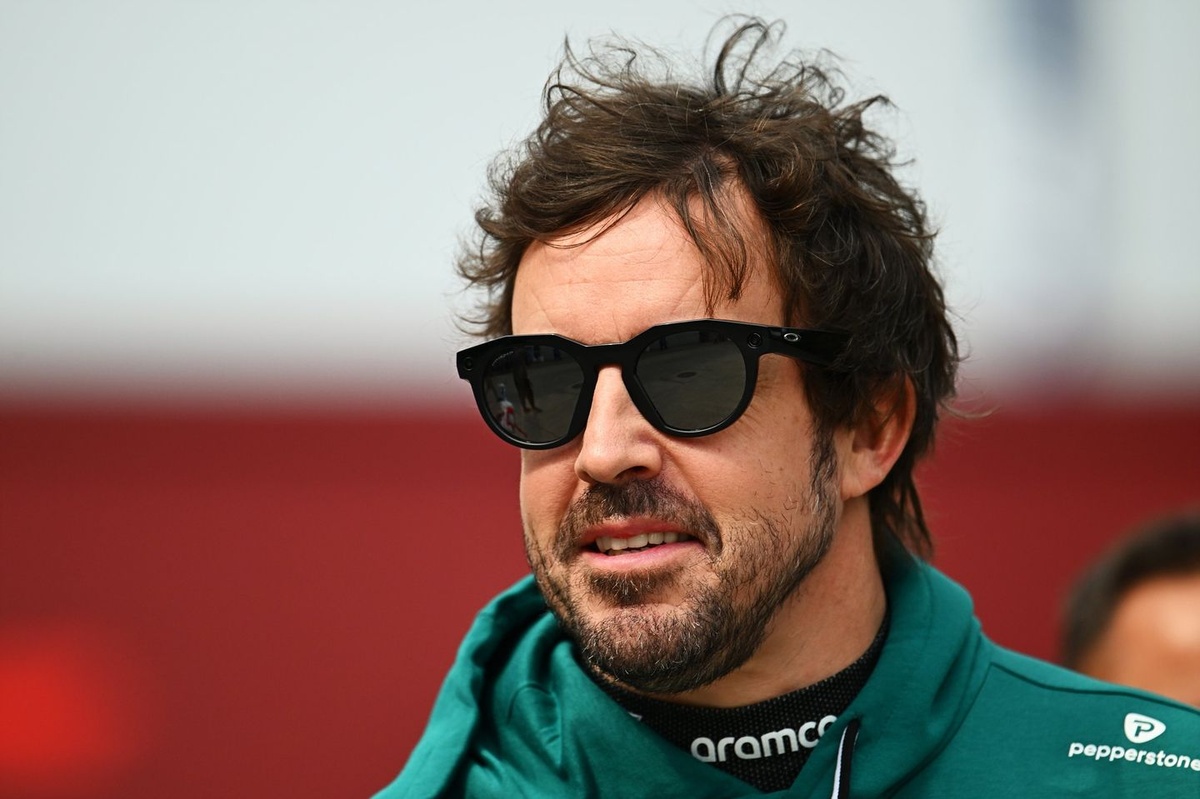 Fernando Alonso turns heads in Monaco with rare Porsche 918 Spyder thumbnail