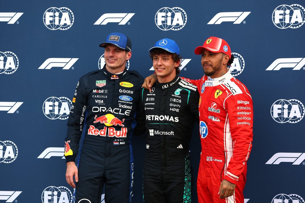 Kimi Antonelli details Lewis Hamilton and Max Verstappen support in F1 rise source thumbnail