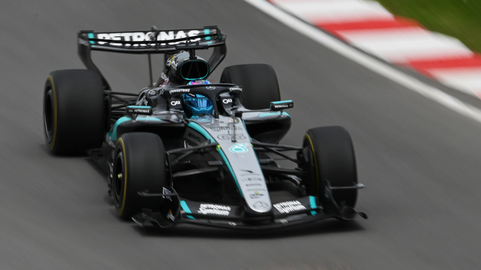 Russell denies Antonelli pole for Canadian GP with last-gasp effort thumbnail