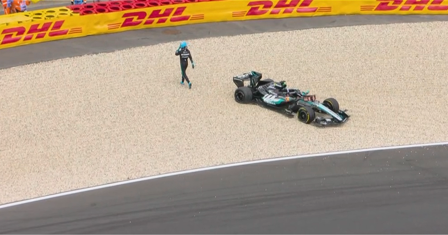 George Russell F1 title hopes suffer huge blow after Lewis Hamilton collision thumbnail