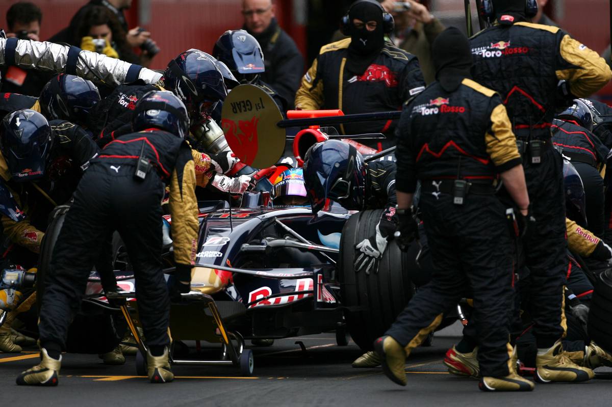 FIA mulling F1 refueling comeback and customer engine overhaul thumbnail