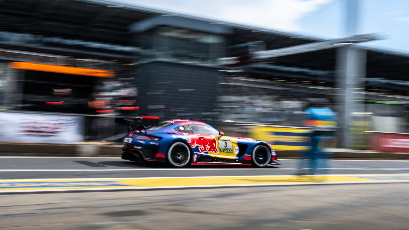 Nurburgring 24 Hours: Max Verstappen leads as daylight breaks after 18 hours thumbnail