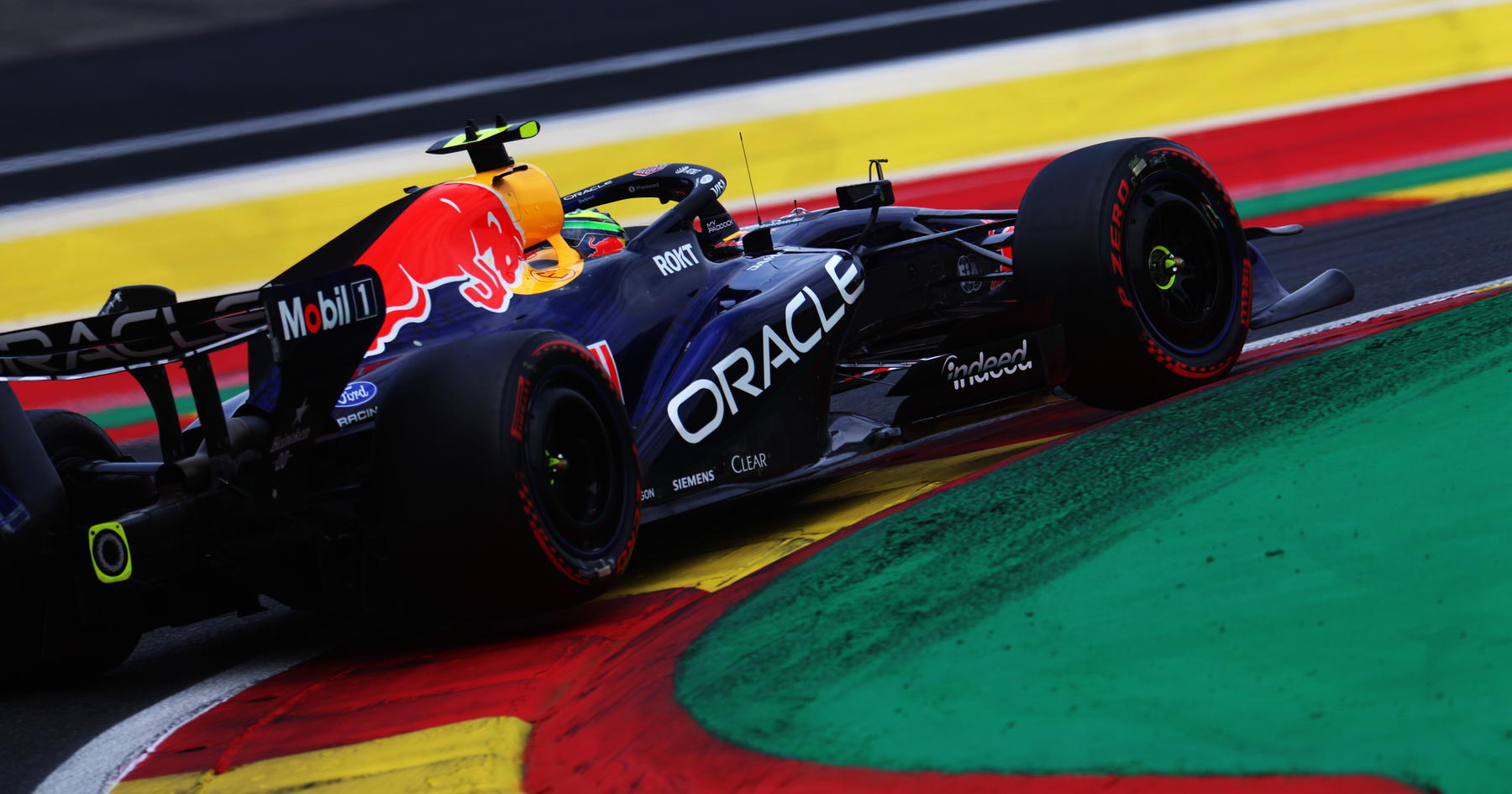 Isack Hadjar lands 'Deliveroo' joke in Max Verstappen support explanation source thumbnail