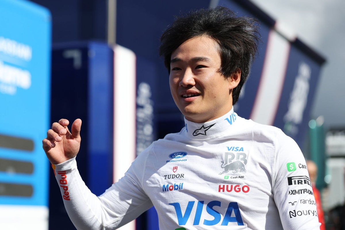 Yuki Tsunoda reveals beach phone call that led to surprise F1 return thumbnail