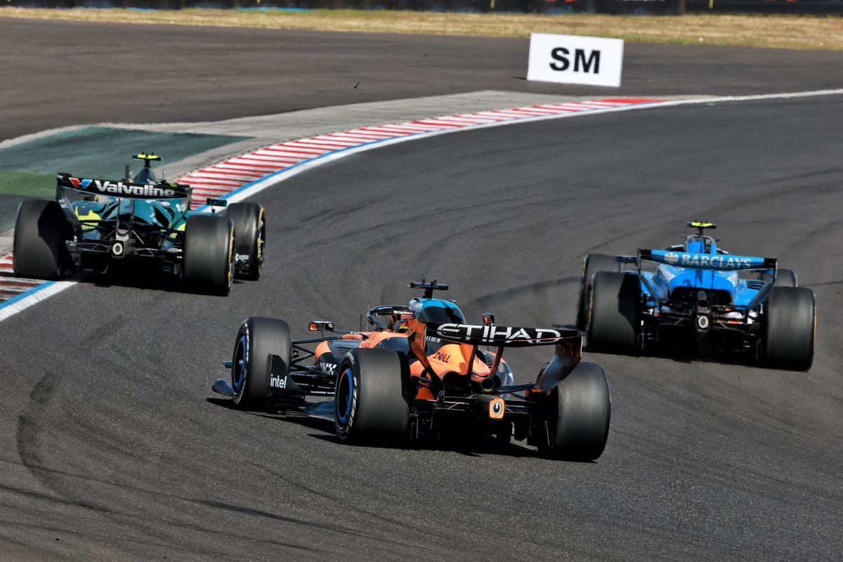 Are F1's blue flag rules too extreme? thumbnail