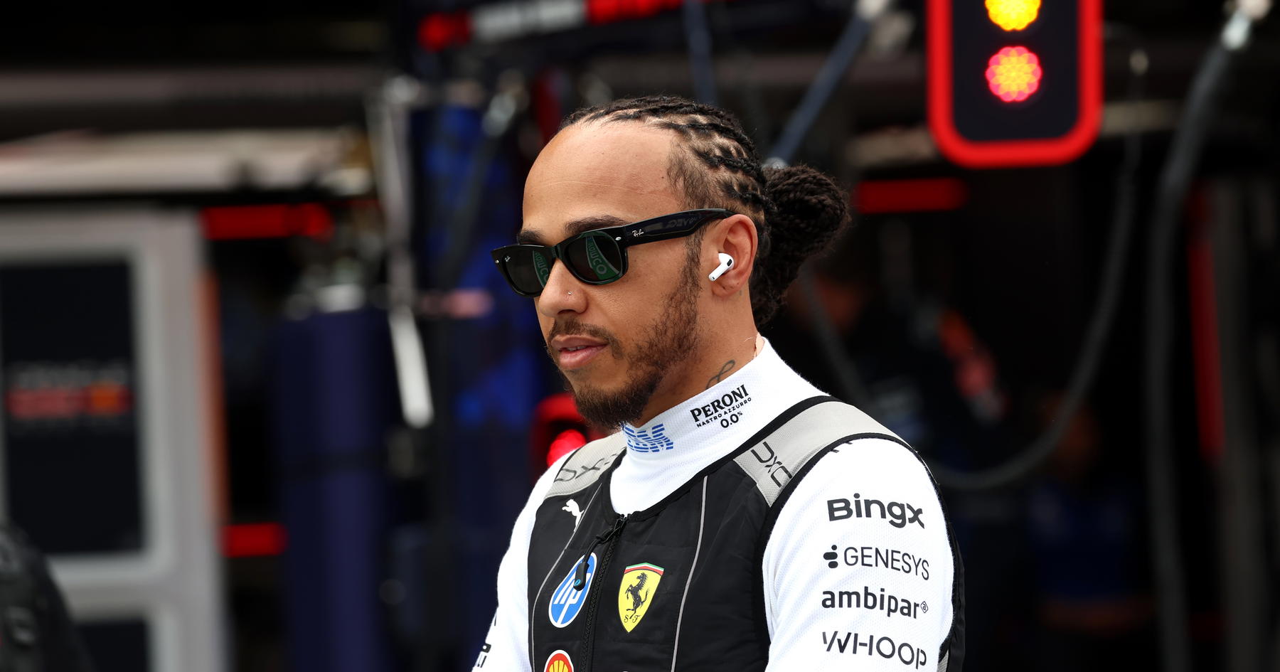 Lewis Hamilton gives Ferrari clear instruction after 'no-man's land' pain source thumbnail