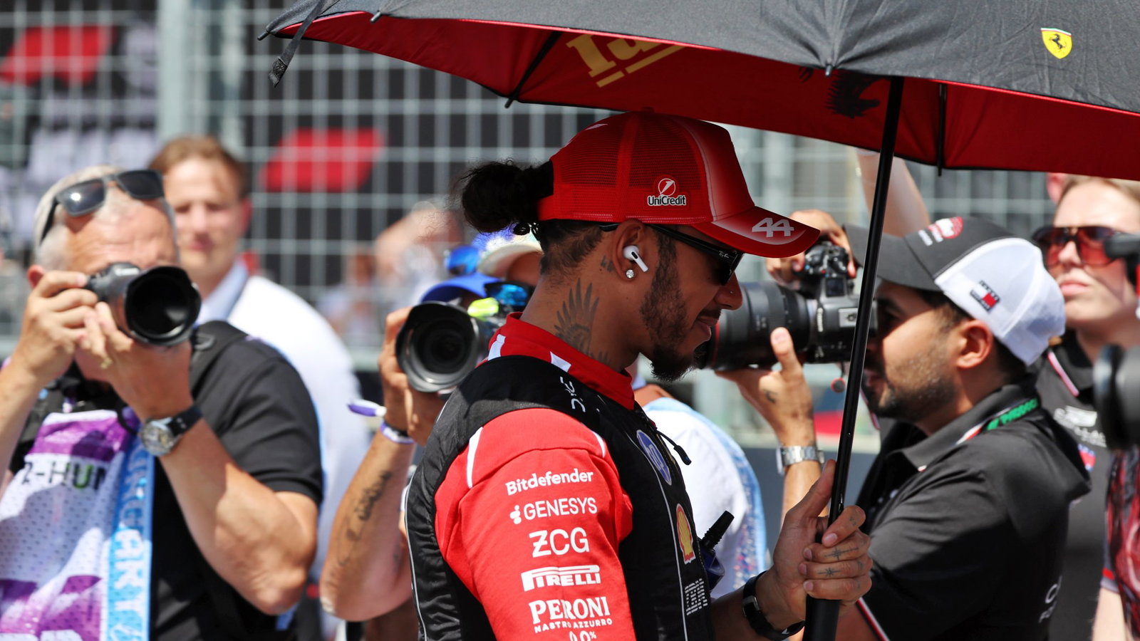 âI would never have stoppedâ - Lewis Hamilton critical of Ferrari's Hungary strategy thumbnail
