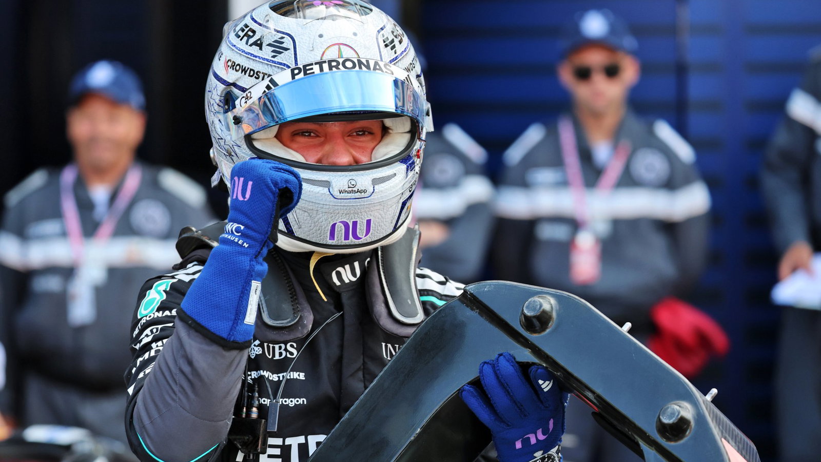Antonelli snatches dramatic Monaco pole as Leclerc hits wall thumbnail