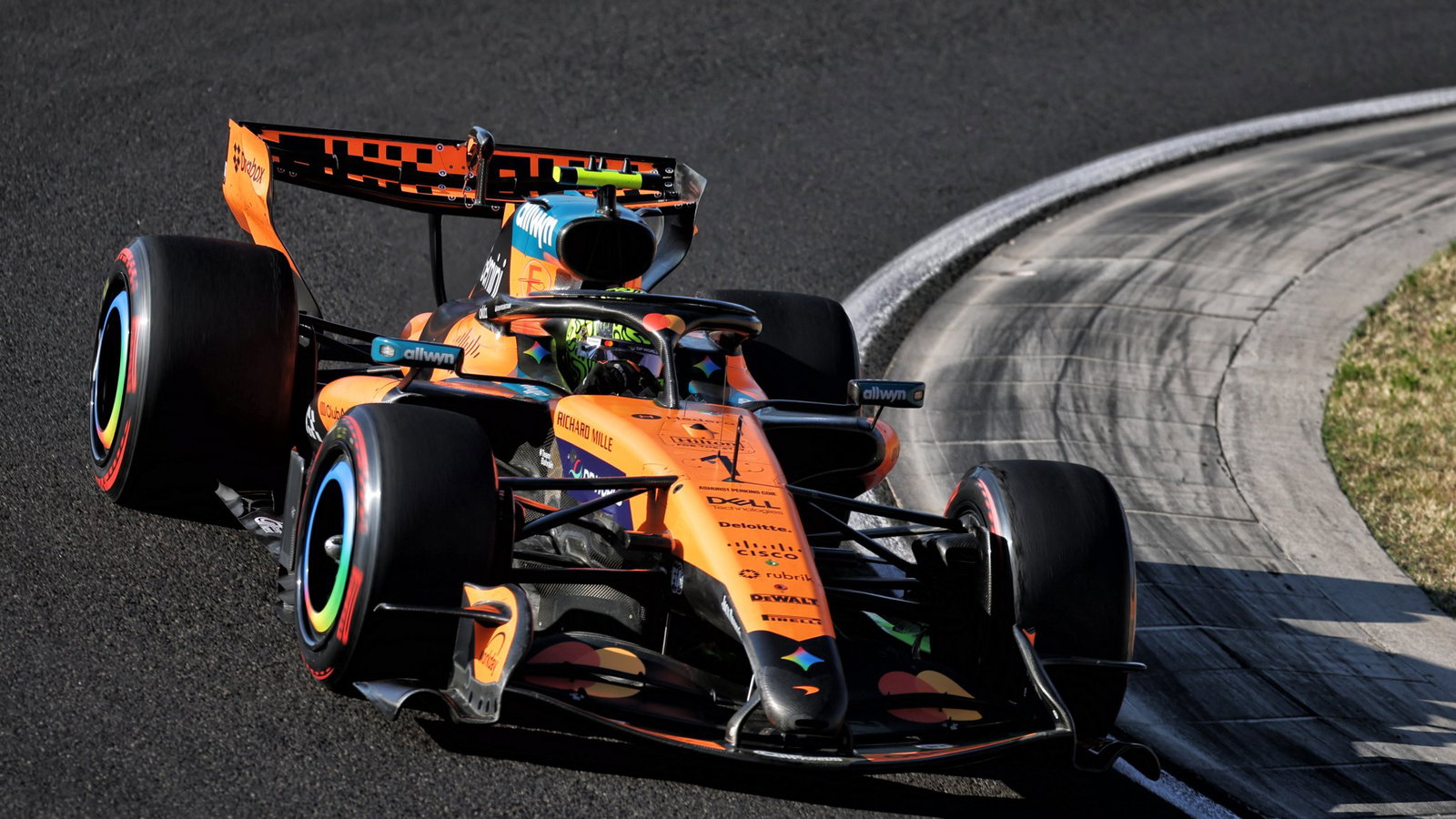 Lando Norris denies Lewis Hamilton historic F1 pole in Hungary thumbnail