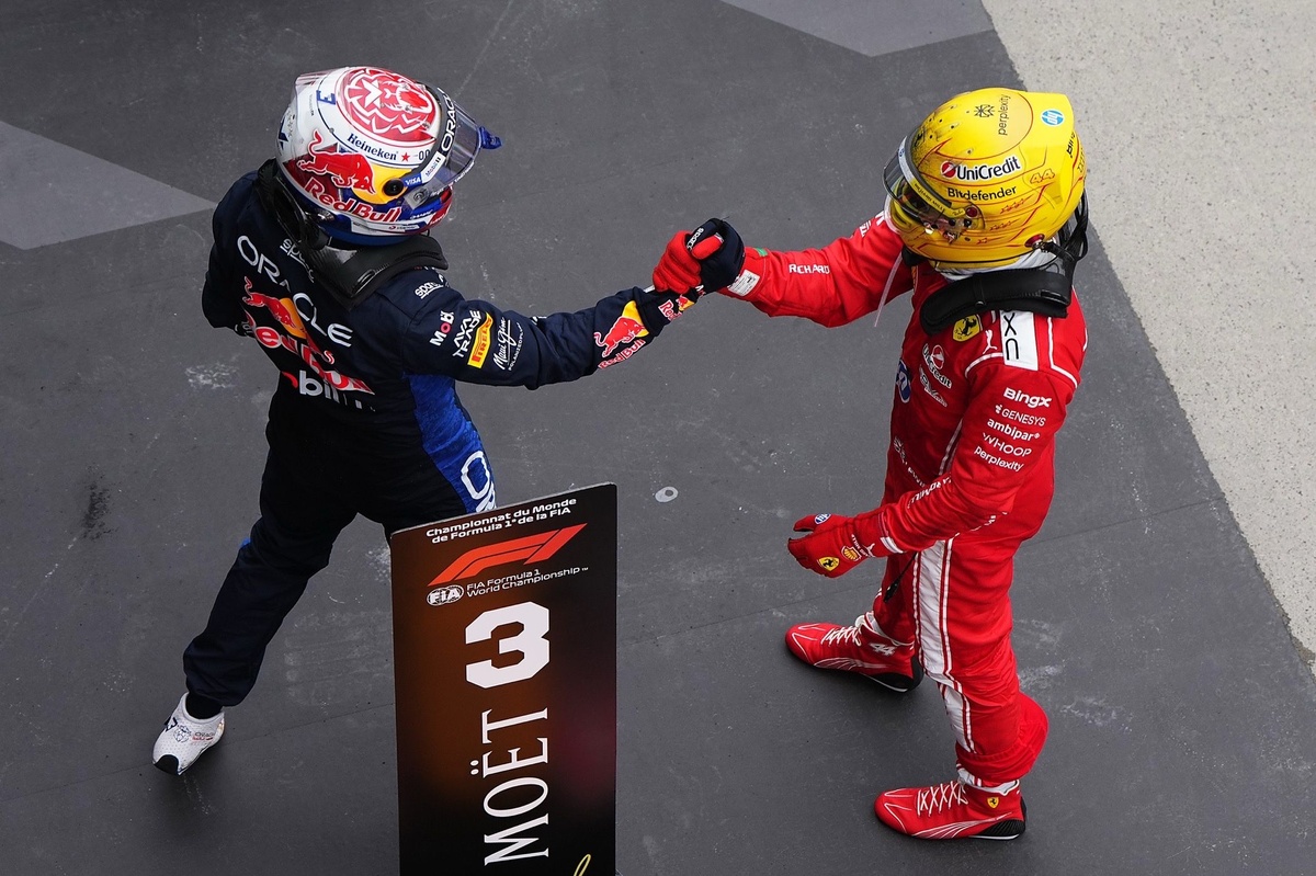 Why "awesome" Canadian GP has convinced Lewis Hamilton he's "probably better without" Ferrari simulator source thumbnail