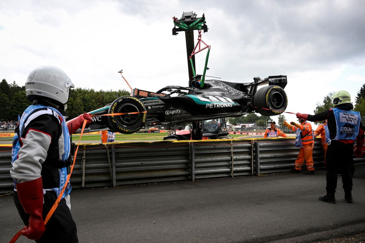 What we can learn from Mercedes' floor after Russell's Belgian GP retirement thumbnail