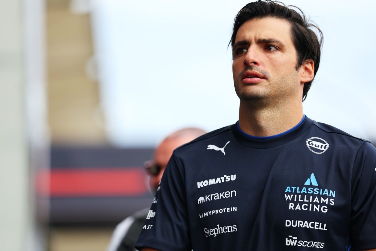 Carlos Sainz details 'world against me' feeling after Lewis Hamilton replacement at Ferrari source thumbnail