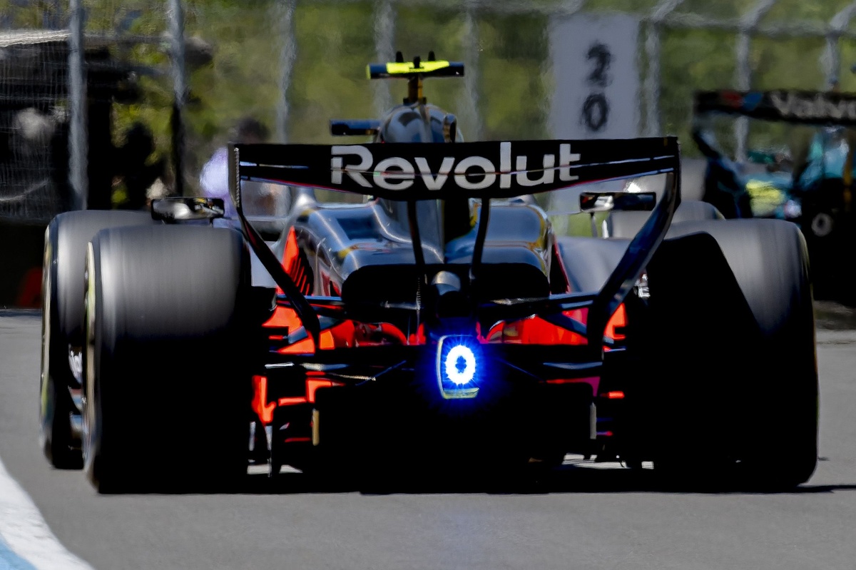 How tweaked LED lights now show engine status on 2026 F1 cars thumbnail