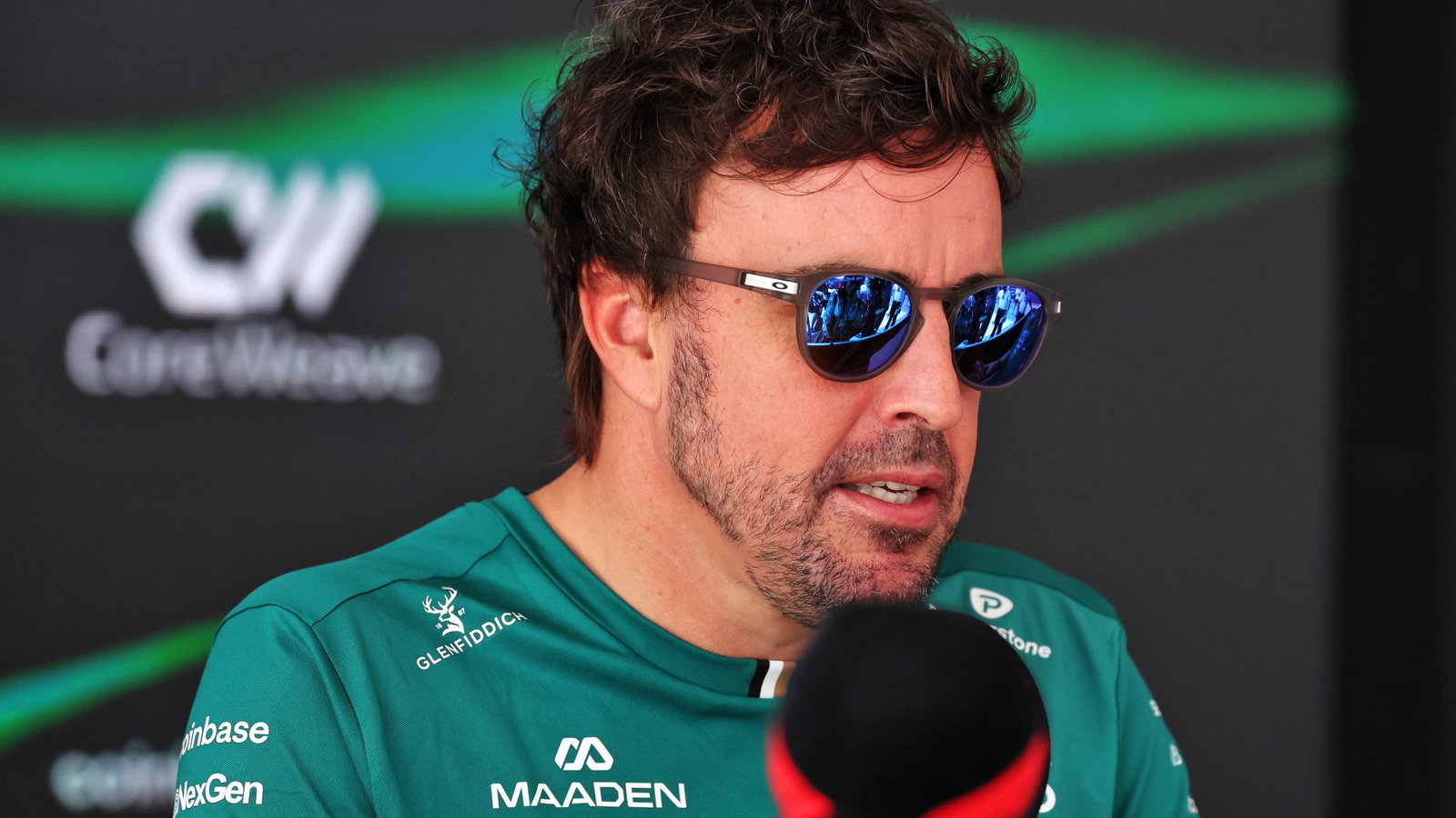 Fernando Alonso backs Adrian Newey's design push after F1 seat issues source thumbnail