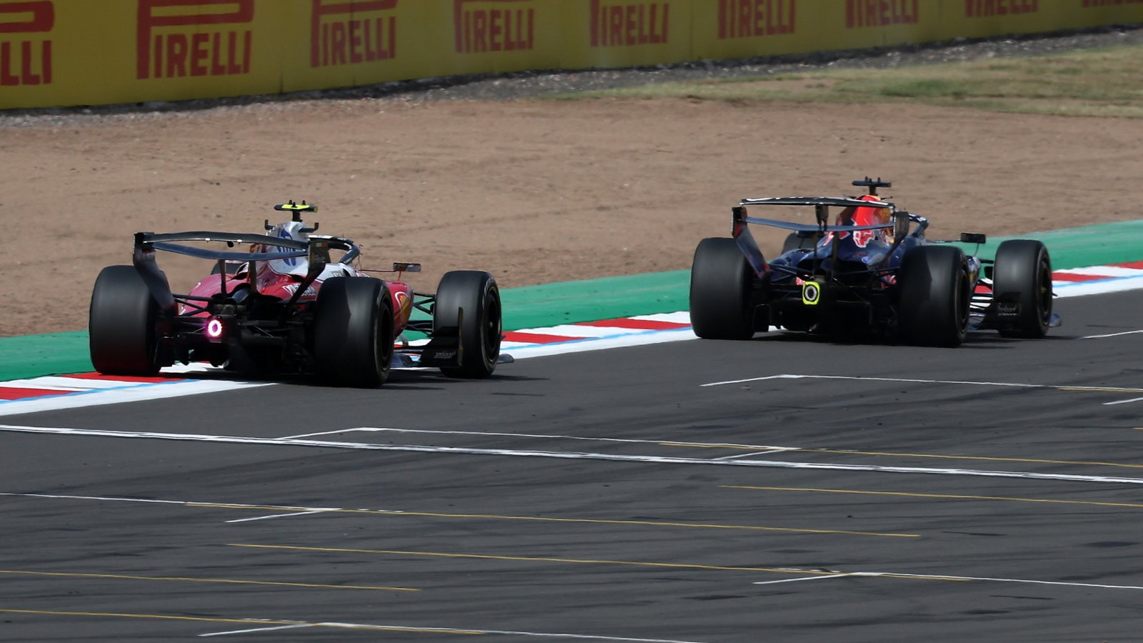 Verstappen crashes prompt FIA scrutiny into two F1 'Macarena' wings thumbnail