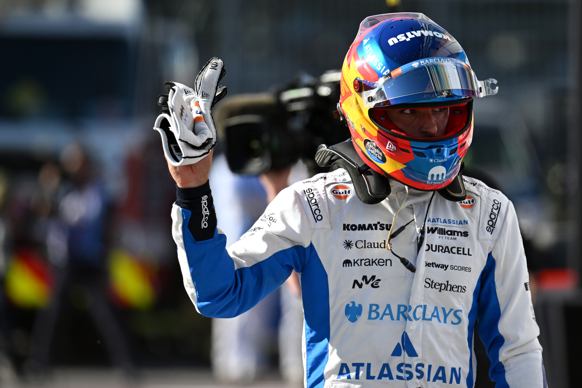 Sainz 'stops complaining', reluctantly accepts F1's new era thumbnail