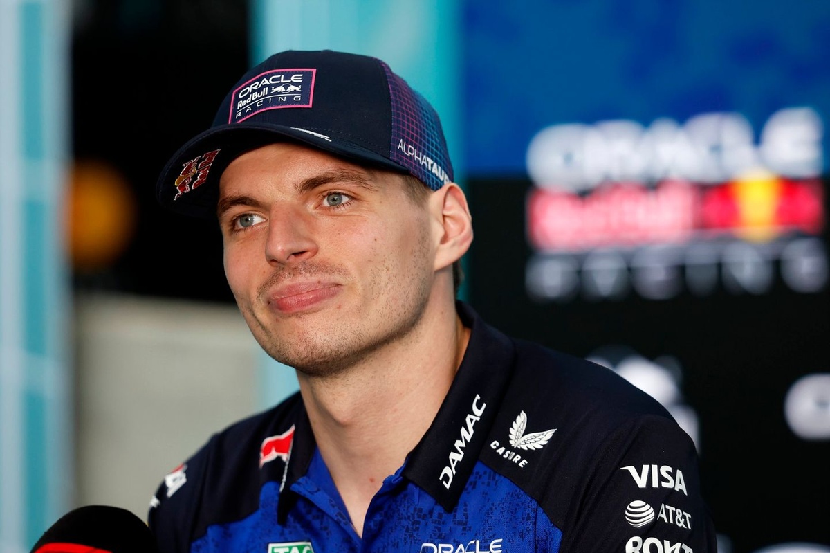 Martin Brundle hails Max Verstappen's "genius" Miami GP save after rare spin thumbnail