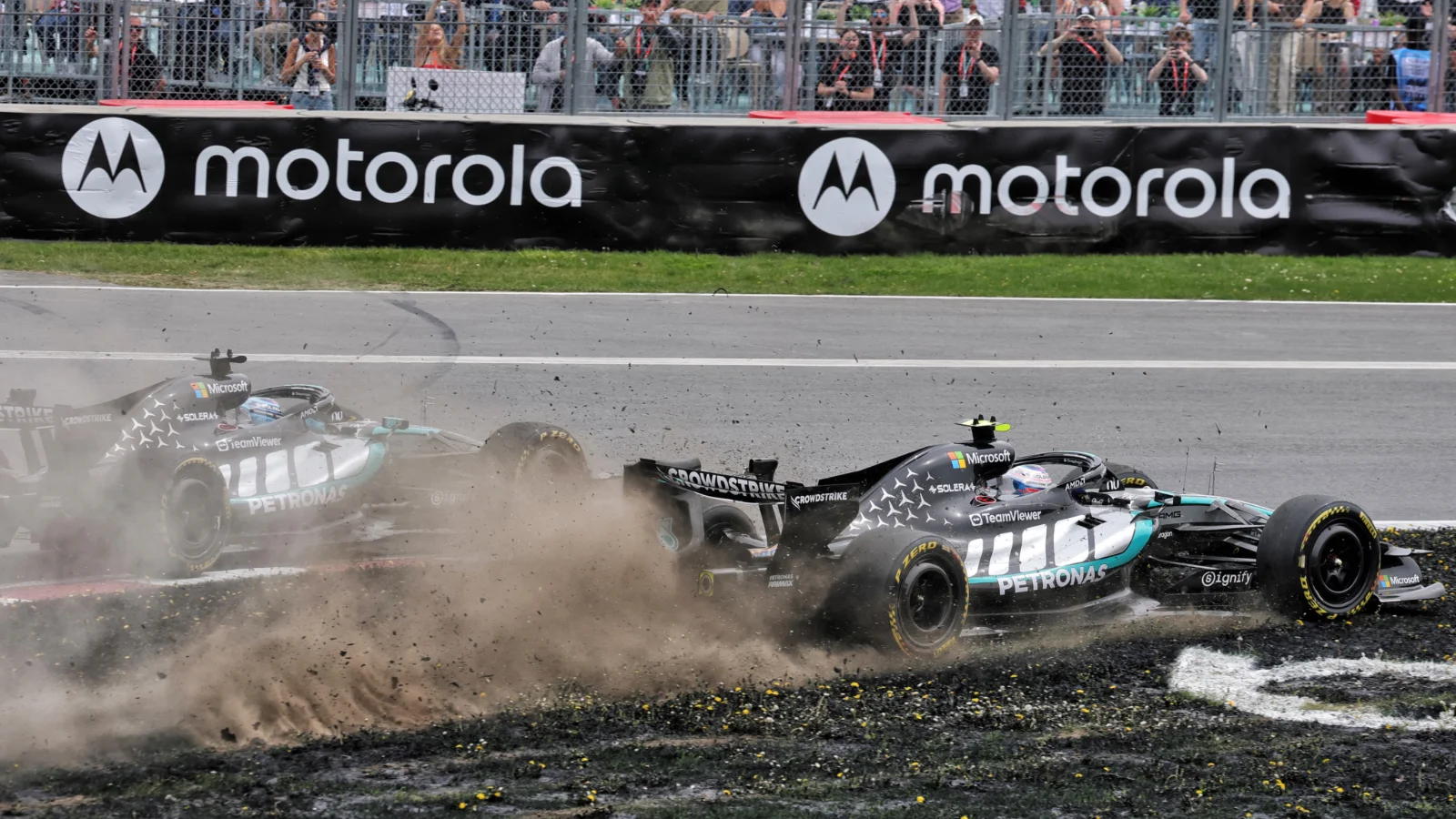 Furious Kimi Antonelli loses out to George Russell in F1 Canadian GP Sprint thumbnail