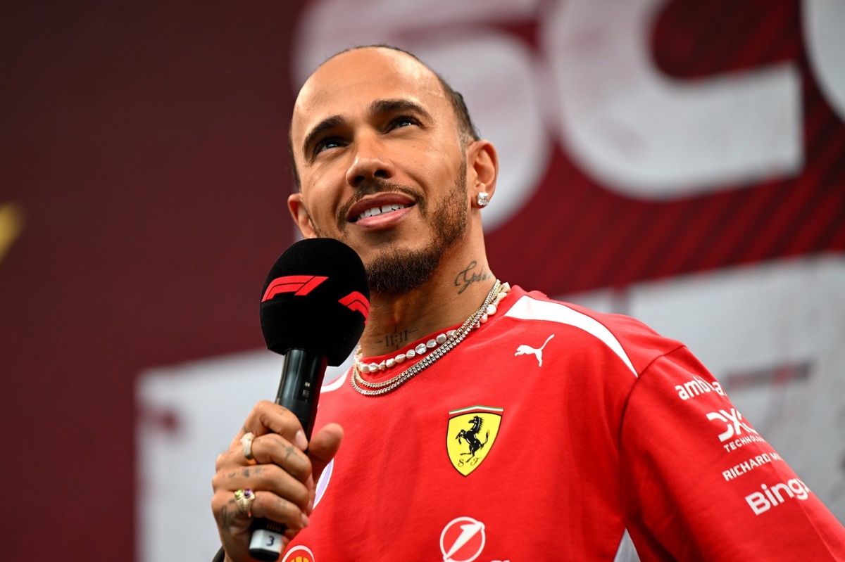 Damon Hill: Ferrari would be "silly" not to listen to Lewis Hamilton thumbnail