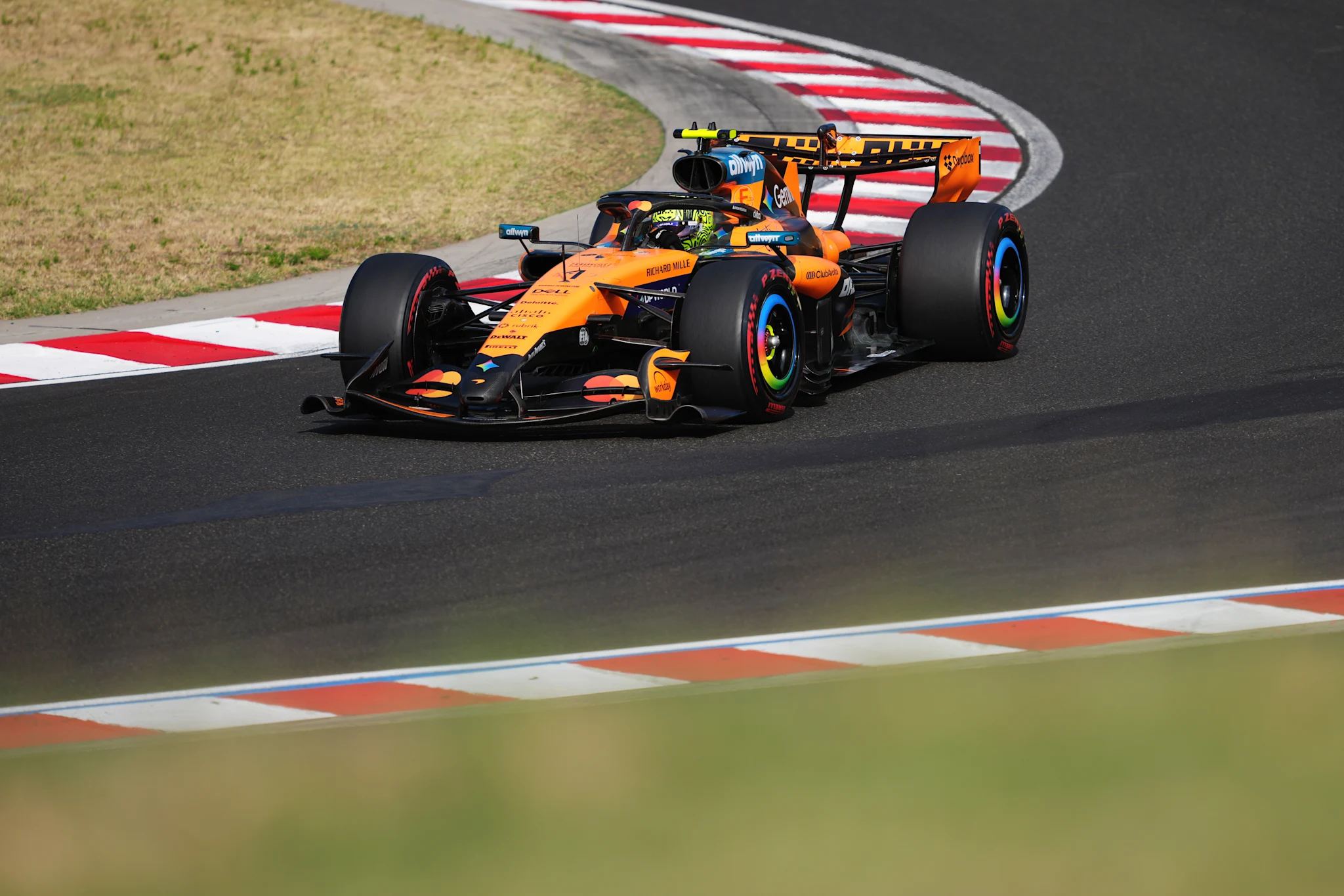 Norris snatches pole position from Hamilton in Hungary thumbnail