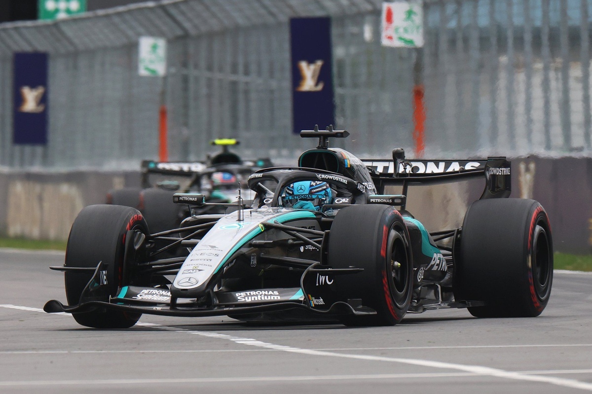 George Russell suffers dramatic exit from F1 Canada GP thumbnail