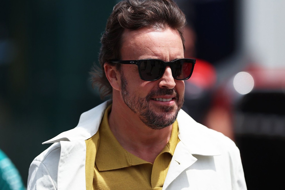 Fernando Alonso turns heads in Monaco with Nissan GT-R Black Edition thumbnail