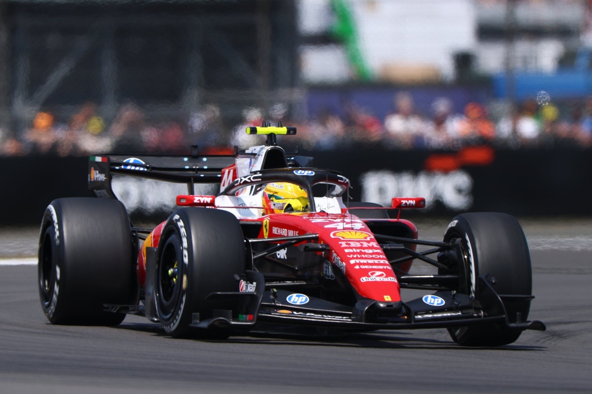 F1 British GP: Hamilton beats Antonelli to top Silverstone practice thumbnail