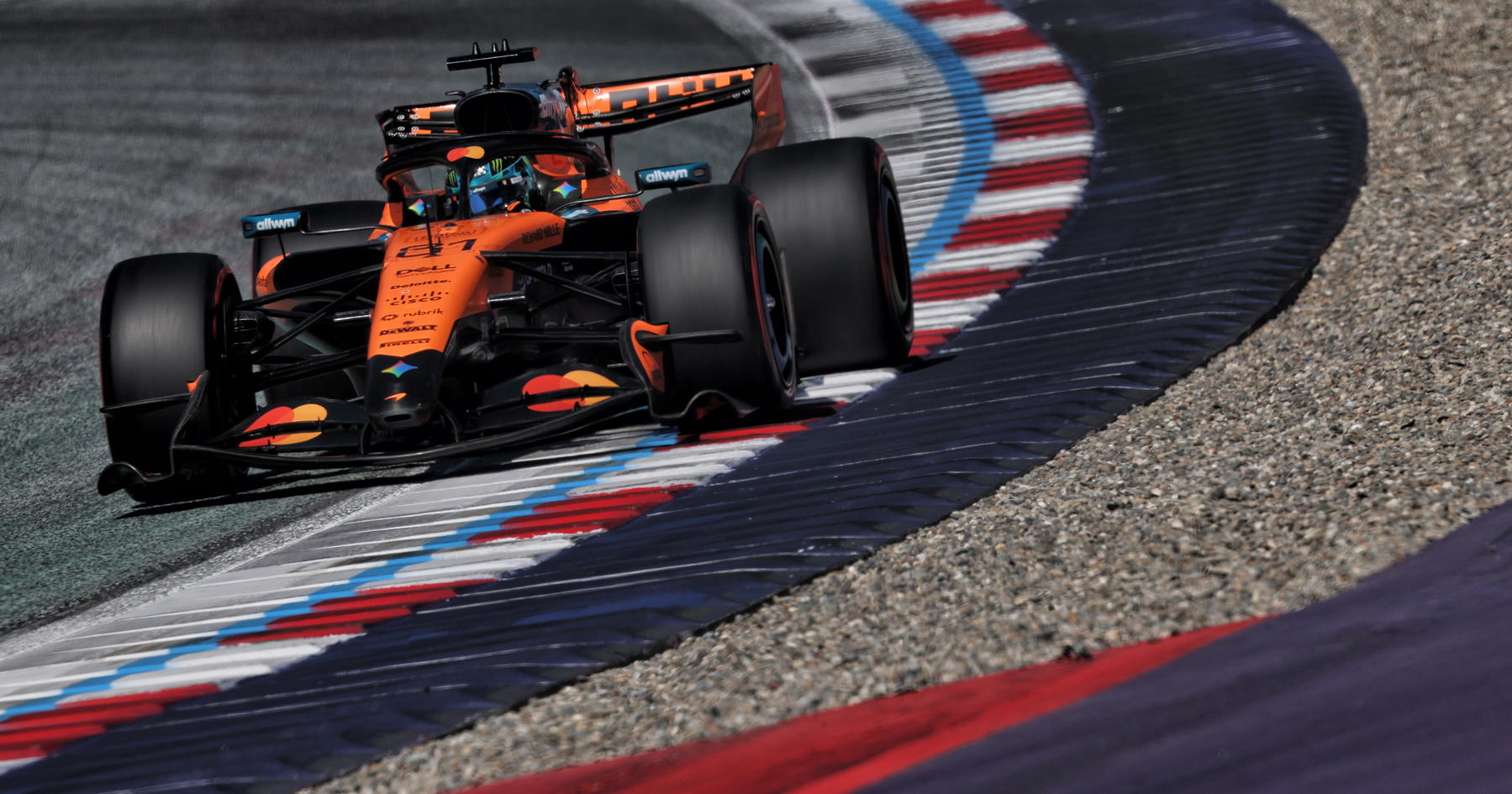 Oscar Piastri raises 'specific weakness' argument after McLaren defy expectations source thumbnail