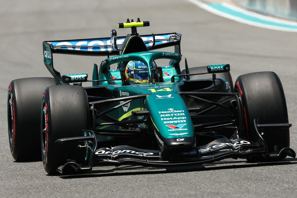 It's not overtaking, it’s “avoiding action" - why Alonso says F1 lost a full decade of “pure racing” thumbnail