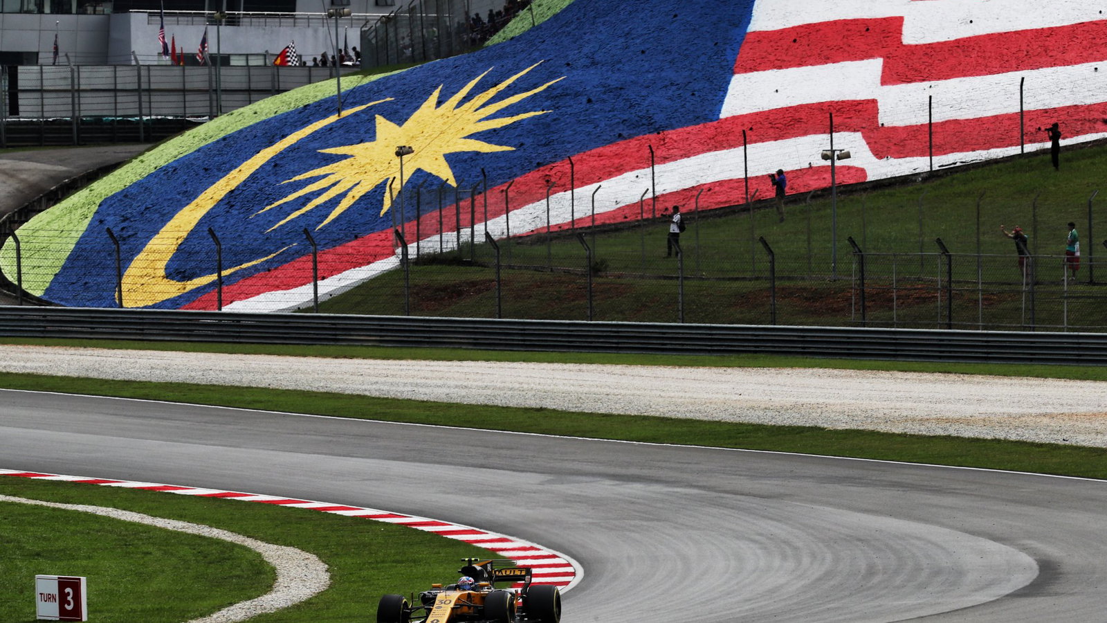Sepang reveals it won't generate ticket revenue from F1 return as Bahrain GP host source thumbnail