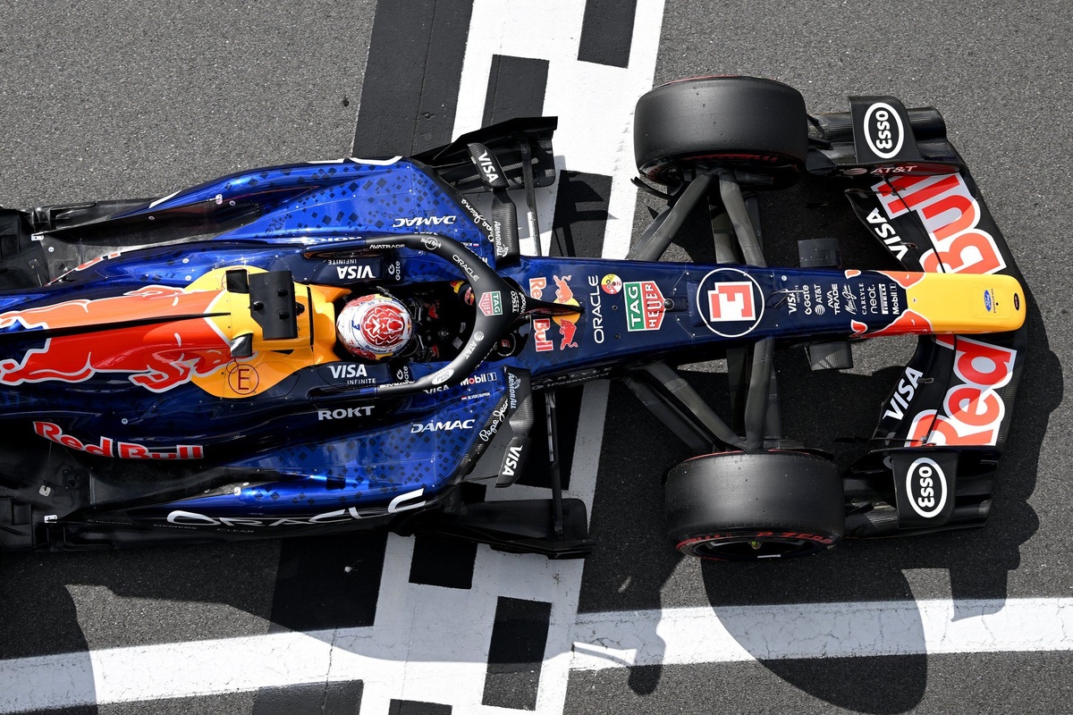 "There is no point racing like this" – Max Verstappen reveals Red Bull power unit issue thumbnail