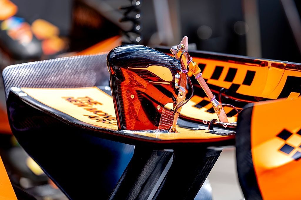 Why McLaren has been coy about introducing its rotating F1 rear wing source thumbnail