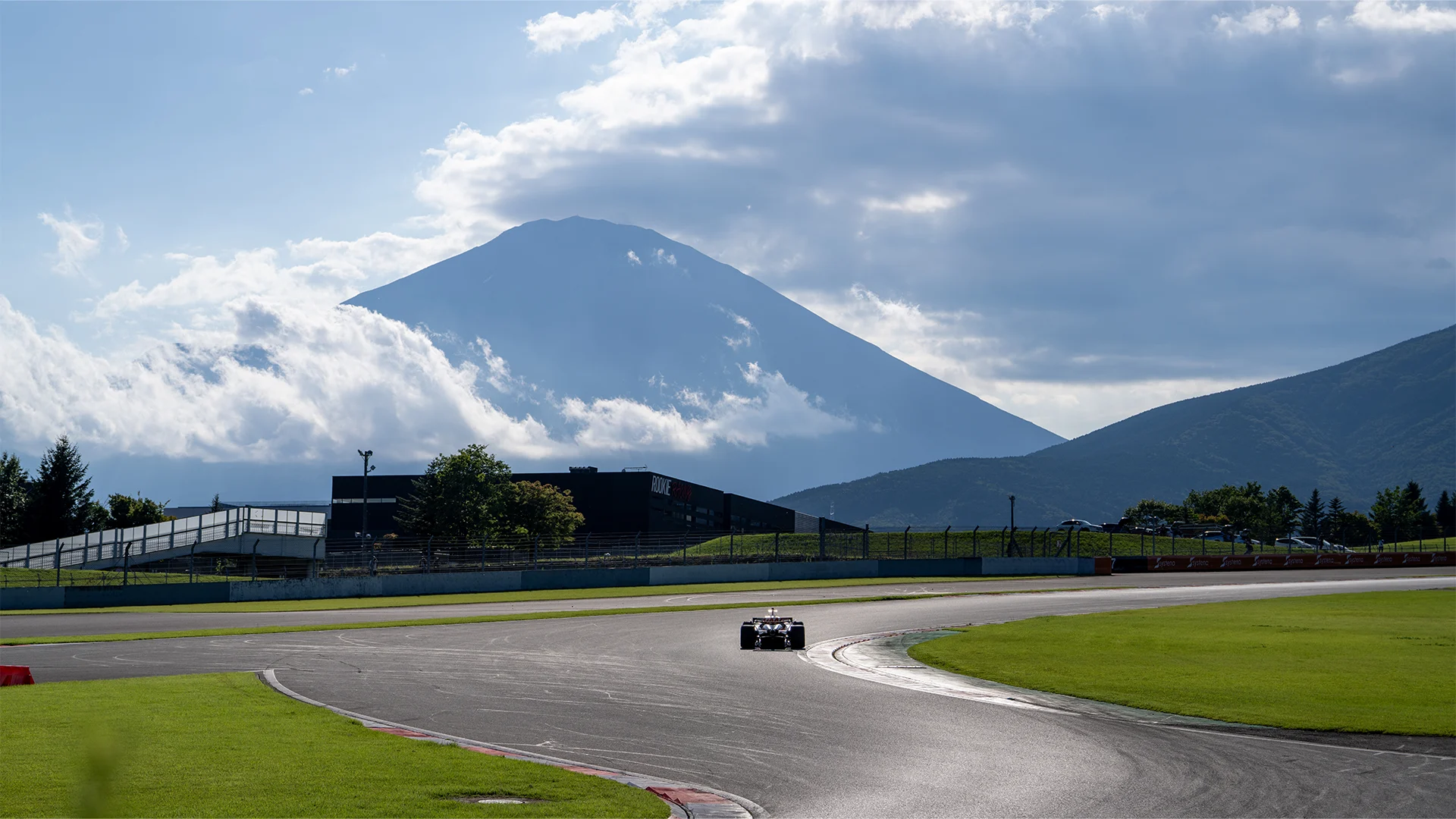 Haas put on a show for fans with test at Fuji Speedway source thumbnail