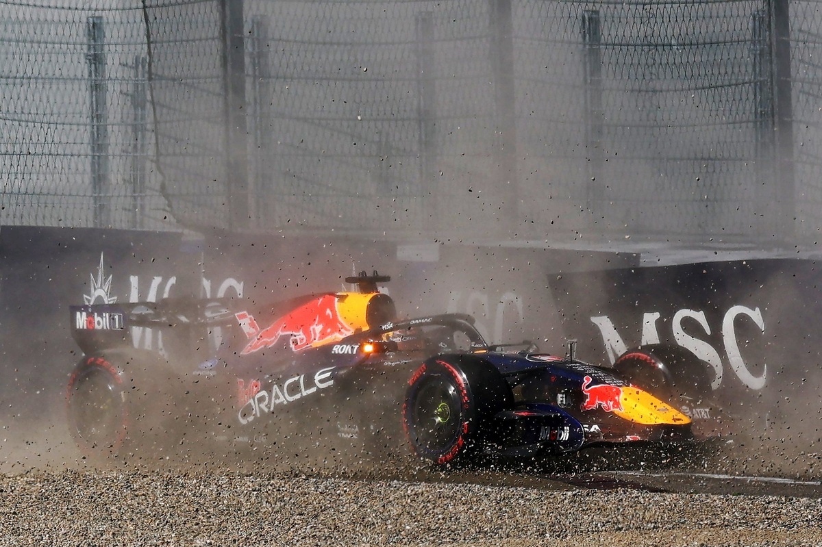 Max Verstappen on "odd" Austria F1 qualifying crash: "As I turned the wheel I was gone" thumbnail