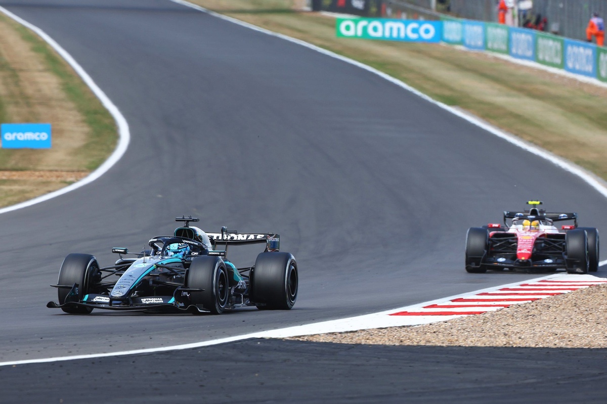 Mercedes reliability woes open door to Ferrari championship bid, says former F1 driver thumbnail