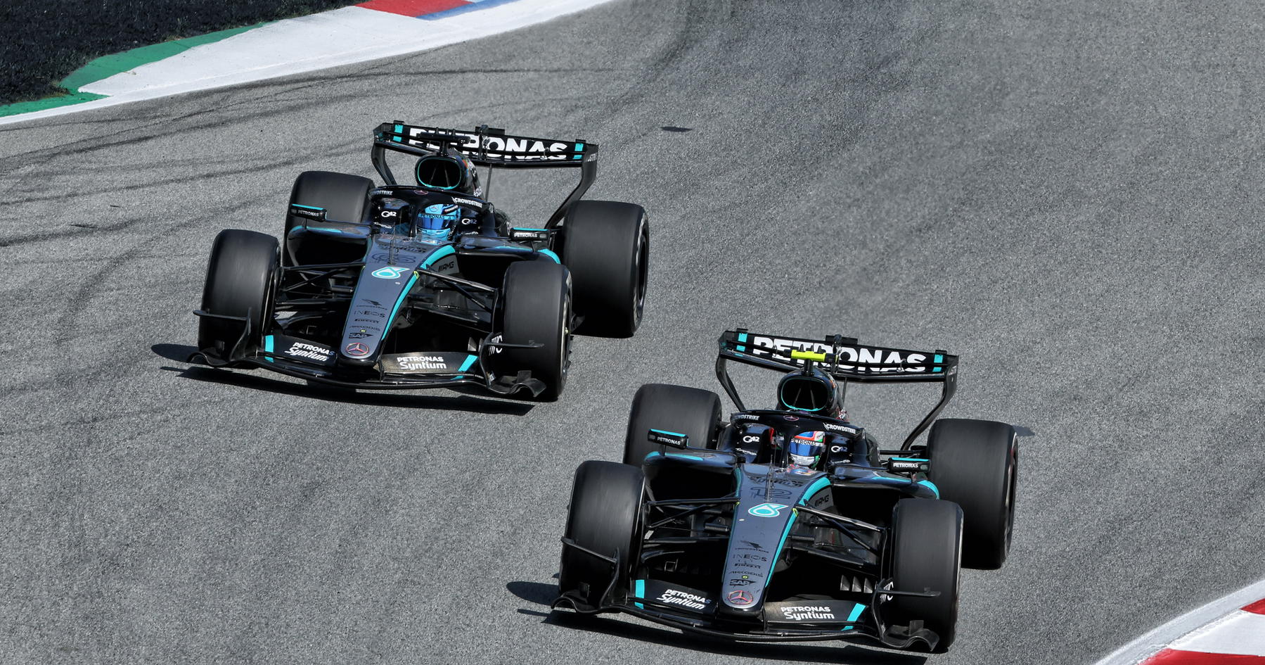 Tech: The hidden pitfall behind Mercedes' dominant F1 season thumbnail