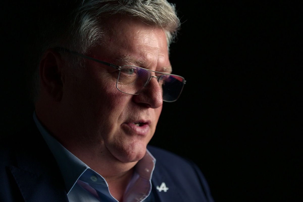 Former F1 team boss reveals bizarre way he warned staff about "Drive to Survive" microphones source thumbnail