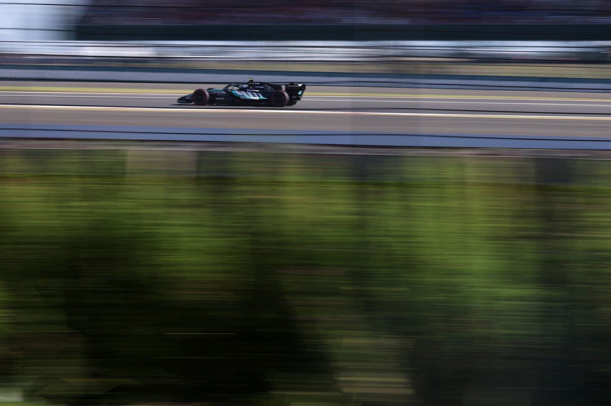 Mercedes investigating George Russell's British GP top speed issue thumbnail