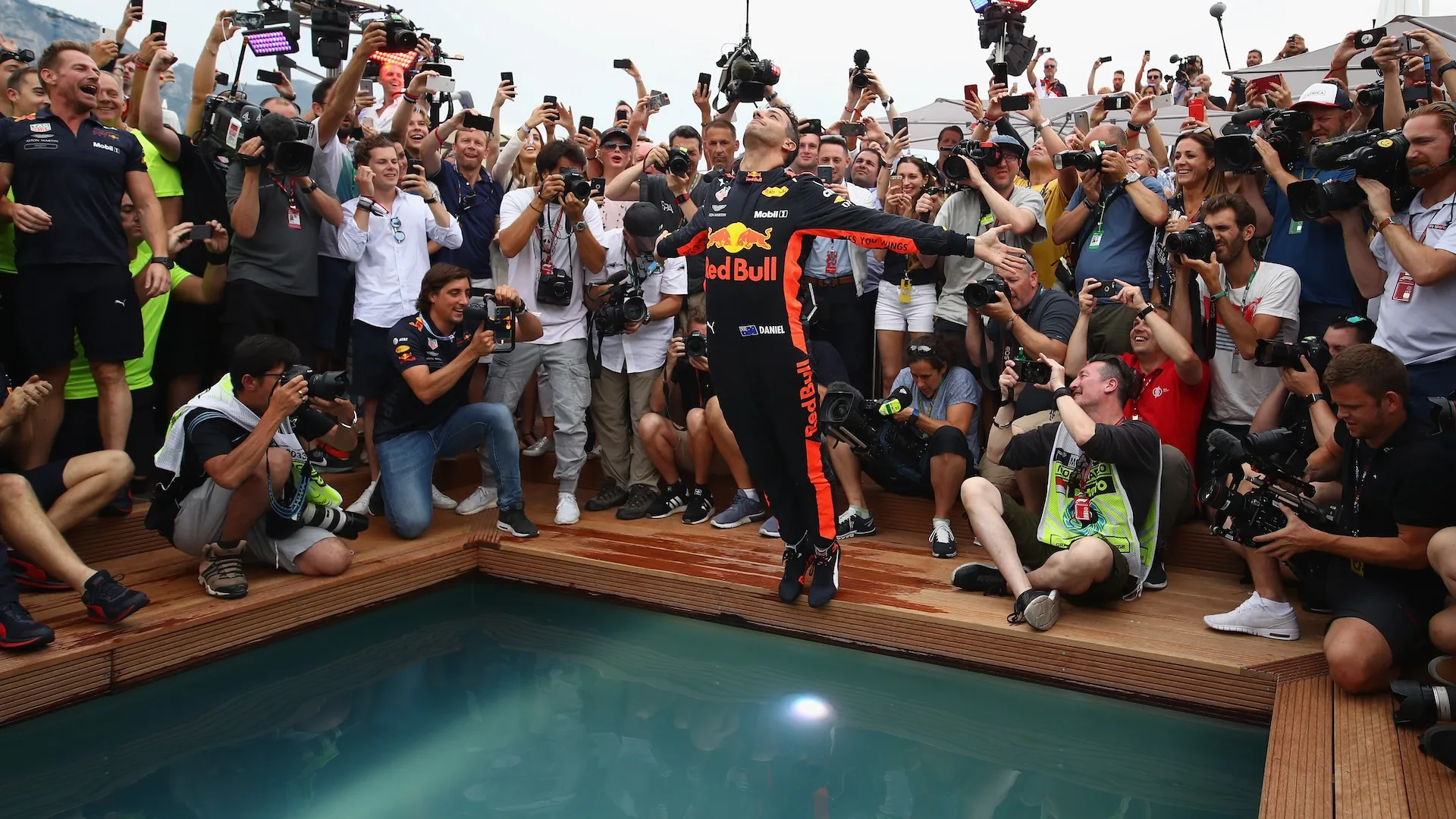 11 viral moments from past Monaco Grands Prix thumbnail
