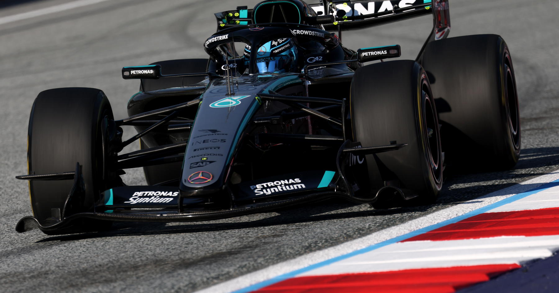 George Russell topples Kimi Antonelli as Lewis Hamilton suddenly threatens thumbnail