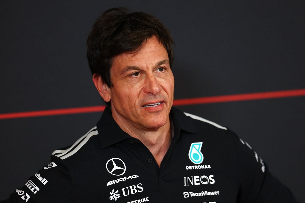 Guenther Steiner warns Toto Wolff will use Mercedes team orders if Ferrari threat grows thumbnail