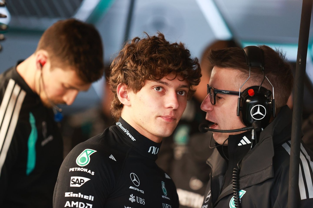 Kimi Antonelli 'lucky to have wisdom of Bono and Toto Wolff' after Canada sprint, says Martin Brundle source thumbnail