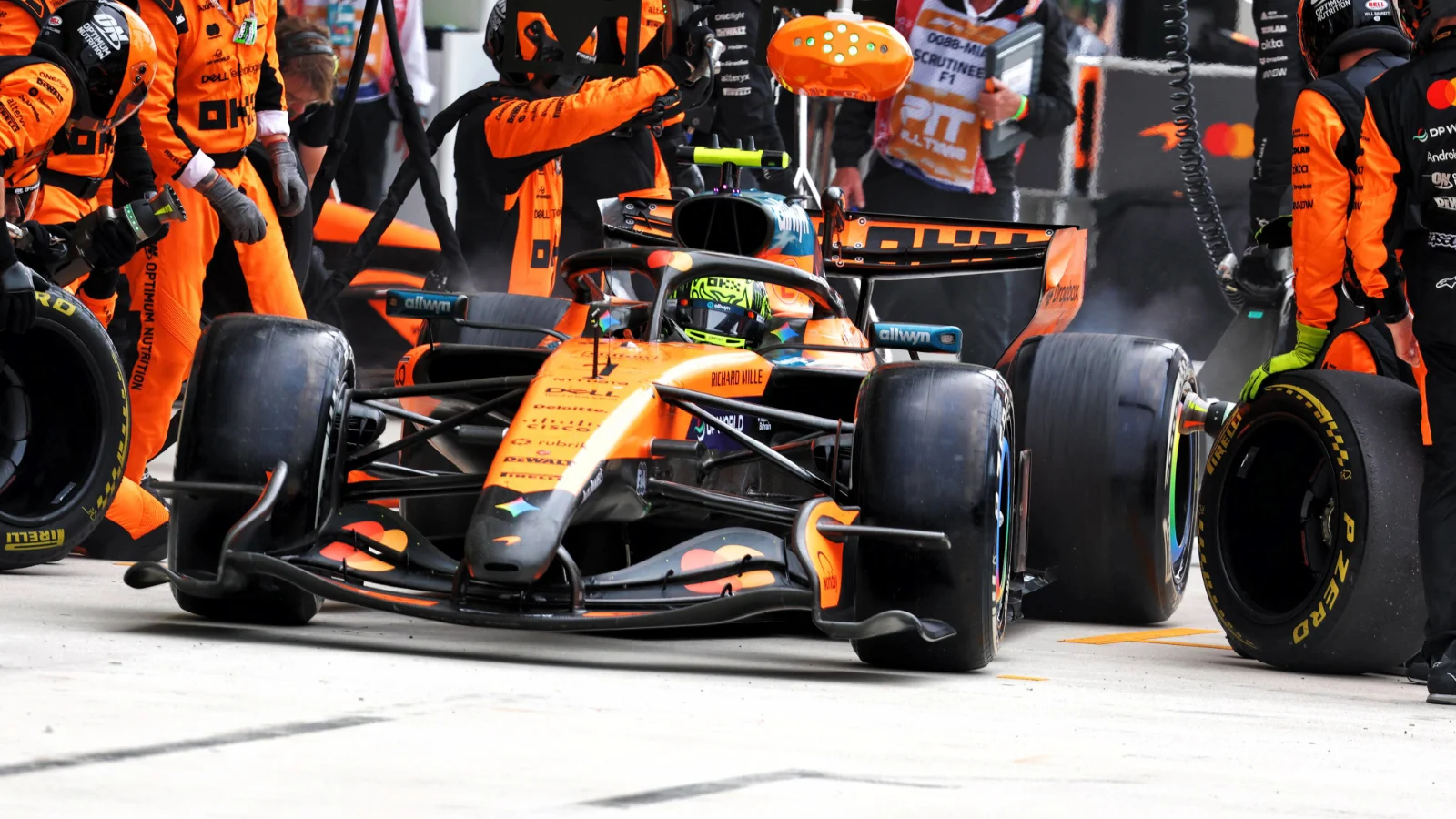 McLaren delivers bullish intent: ‘We have a duty' to win source thumbnail