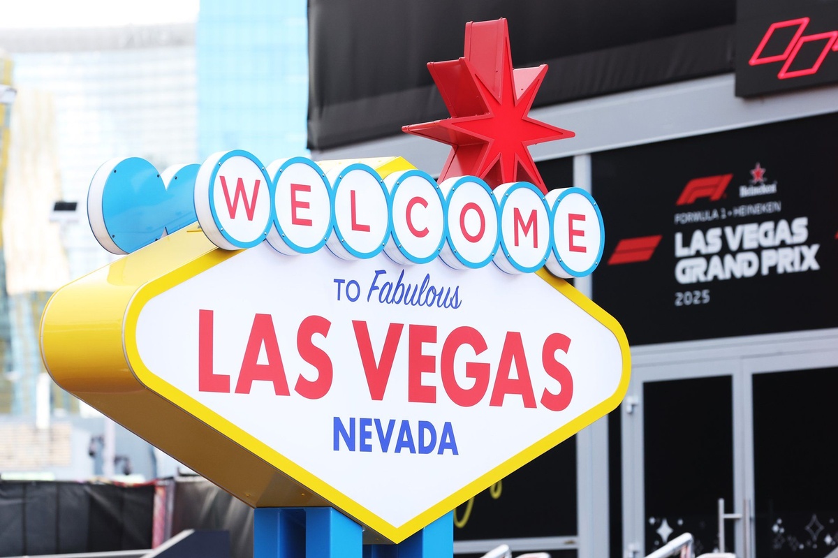F1 to stay in Las Vegas until 2037 after signing 10-year extension thumbnail