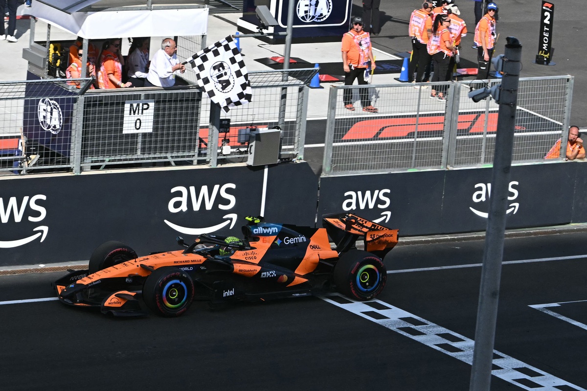 Mercedes impressed by "sizeable" McLaren upgrade after Hungarian GP defeat source thumbnail